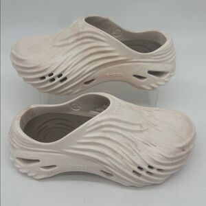 CROCS Echo Wave Pattern Slip Ons Off White Unisex Women’s Size 7 Mens Size 5